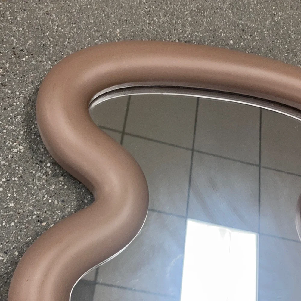 🪞💄 H&M Wavy Mirror - Beige Color - 10.75” x 15” 💋🪞